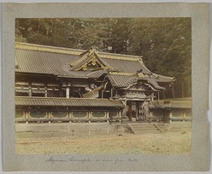 日光の山門から見た唐招提寺（手彩色のモノクロ写真 作： Japanese Photographer