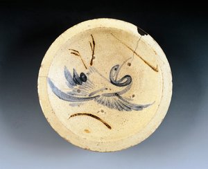 柳の間を舞う鶴の姿が描かれた西陣皿（ホーロー製）。 作： Japanese School