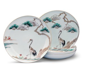 江戸時代の皿4枚（磁器に赤・緑・青・黒の色絵と金彩を施したもの 作： Japanese School
