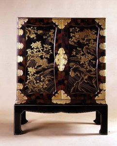 日本のキャビネットとスタンド、閉じた状態、1860年（漆）