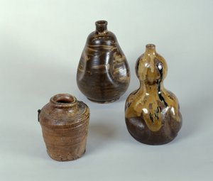 壺、酒瓶、陶器のひょうたん（磁器、陶器、ブロンズ、エナメル 作： Japanese School