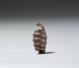 蛇の形をしたおじめ（銅）