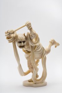 棒を持った鬼の形をしたおきみの 作： Japanese School