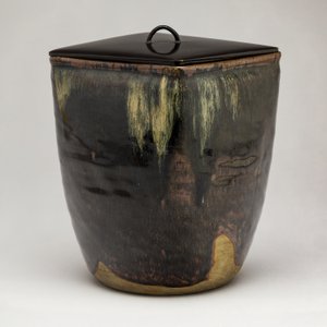 高取焼水壺（水さし）（漆蓋付き釉石器） 作： Japanese School