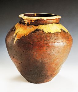 越前の工場で作られた花器 作： Japanese School