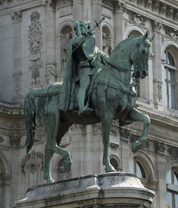パリエティエンヌマルセルの商人の投票の騎馬像