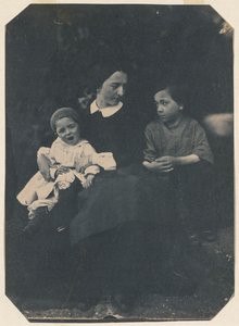 2 人の子供を持つ母親、c。 1855年。 作： Jean Baptist Frénet