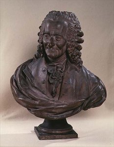 ヴォルテールの胸像（1694-1778） 作： Jean Baptiste Antoine Cadet de Beaupre