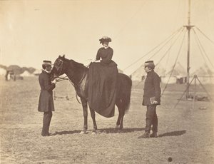 [1858年から61年にかけて、「黒いアラブに乗ったカニング夫人と司令官クライド卿」。 作： Jean Baptiste Oscar Mallitte