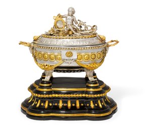 スープタン、蓋、台、マリーヌ、1780年頃（金色の金属と銀）（430298も参照 作： Jean Corneille Hendrickx
