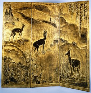 丘陵風景に鹿を描いた三曲一双の漆絵屏風 作： Jean Dunand