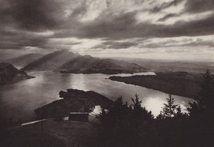 Rigi Kaltbad、Känzeli からの眺めで夜の気分 (b/w 写真) 作： Jean Gaberell