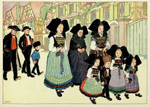 私の村、忘れない人たち：教会の外で。