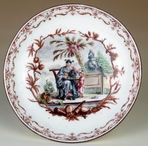 中国のチェスシーンを描いた磁器の皿。ジャン・ミシェル・リオタール（1702-1796）作。パリ、装飾美術 作： Jean Michel Liotard