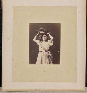 [花輪を持つ女性の肖像]。 作： Jean Pierre Bertrand Eugène Pégot Ogier