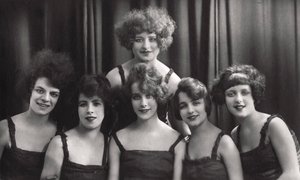 ダンスまたは演劇グループ、c1900-1929。 作： Jerome Ltd