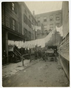 アメリカ、ニューヨーク、グリニッチビレッジ、クリストファーストリート11番地、1917-20年頃（ゼラチンシルバー写真