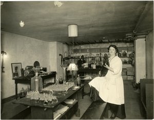アン・ハビランド、香水、1915-28年頃 作： Jessie Tarbox Beals