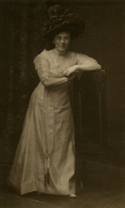 ビールズの自画像、1905年から40年頃（ゼラチンシルバー写真 作： Jessie Tarbox Beals
