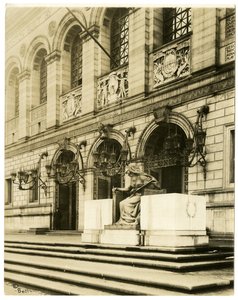 ボストン公共図書館、ボストン、1902-10年頃（ゼラチンシルバー写真