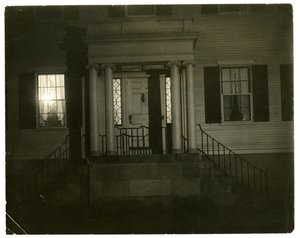 ボストンのドアウェイ、アメリカ、1902-10年頃（ゼラチンシルバー写真
