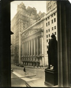 財務省ビルからのブロード・ストリート、ニューヨーク、米国、1905-40年（ゼラチンシルバー写真 作： Jessie Tarbox Beals