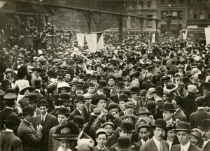 ユニオン・スクエアでのサフラージュ集会の群衆、1905-11年頃（ゼラチンシルバー写真