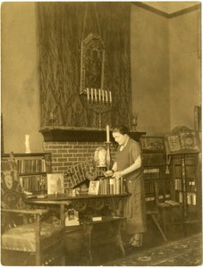 ファニー・ハースト 1909年～28年頃 （ゼラチンシルバー写真 作： Jessie Tarbox Beals