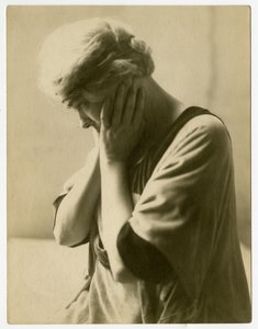 精神分析医グレース・ポッター 1905～40年頃（ゼラチンシルバー写真 作： Jessie Tarbox Beals