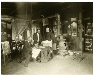 左から右へ。カレン・イェーツ-不明-ウォルター・ディーン 1905-11年頃（ゼラチンシルバー写真 作： Jessie Tarbox Beals