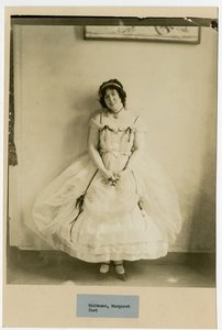 マーガレット・ウィデマー（詩人） 1915-25年頃（ゼラチンシルバー写真
