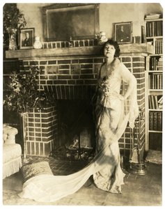 メアリー・ヤング 1905-40年頃 （ゼラチンシルバー写真 作： Jessie Tarbox Beals