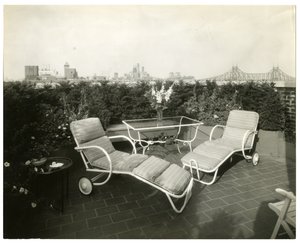 Mrs Alice Woodward Rhinehardt, 400 E 52 St, New York, USA, c.1905-40 (ゼラチンシルバー写真) 作： Jessie Tarbox Beals