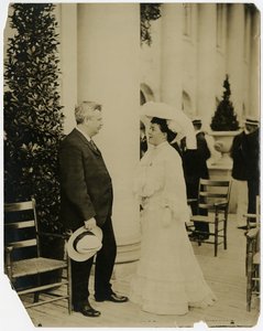 ノーマン・マック夫人、オデール知事、1903年のセントルイス博覧会 作： Jessie Tarbox Beals