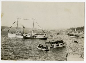 ナバルパレード（9月25日） グラントの墓方面の全景 作： Jessie Tarbox Beals