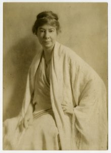 サラ・ティーズデール（詩人） 1912-28年頃（ゼラチンシルバー写真 作： Jessie Tarbox Beals