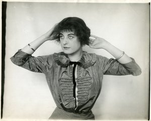 タフタのブラウス、フォーサイス、1905-18年頃（ゼラチンシルバー写真 作： Jessie Tarbox Beals