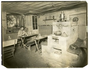 The Isba Tea Room on 4th St Sachia - now a famous photographer in Europe Russian Tea Room, Greenwich Village, New York, USA, c.1905-40 （ゼラチンシルバー写真 作： Jessie Tarbox Beals