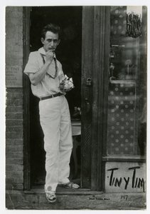 タイニーティム（アメリカ、ニューヨーク、グリニッチビレッジ、1915-22年頃）（ゼラチンシルバー写真