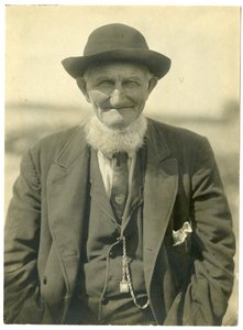 メイン州バーレイ・ベイリー島のチャーリー・セネットおじさん , c.1907-09 (ゼラチンシルバー写真) 作： Jessie Tarbox Beals