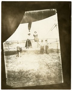 "Ville de St Mande" 飛行船、ビールス搭乗 作： Jessie Tarbox Beals