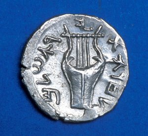 コッバの反乱からのコイン、134-135（金属）