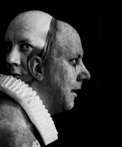 ピエロの死（シリーズ）、2014年（写真加工） 作： Johan Lilja