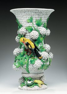 マイセン・シュネーバレン花瓶 19世紀半ば～後半（磁器 作： Johann Joachim (after) Kändler