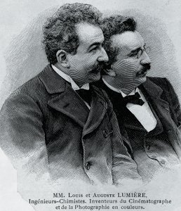 フィルム映写機を発明したフランスの企業家、オーギュスト・マリー・ルイ・ニコラ・リュミエール（1862-1954）とルイ・ジャン・リュミエール（1864-1948）の肖像、写真からのエングレービング 作： Walter Charles Mills