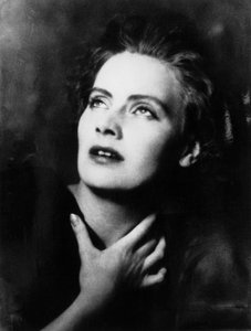 グレタ・ガルボの肖像（芸名：グレタ・ロヴィサ・グスタフソン（1905-1990）、スウェーデンの女優、アーノルド・ゲンテ（1869-1942）が1925年に撮影した写真、シルバーサルト・プリント 作： Walter Charles Mills