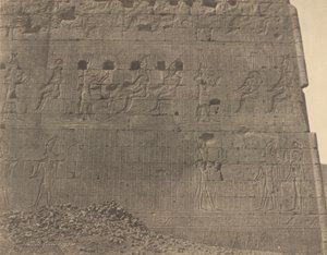エドフ-東洋の顔の彫刻と碑文、1854年（写真）