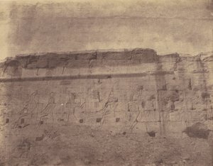 エドフ、囲い壁の東側ファサードの彫刻と碑文 作： John Beasly Greene