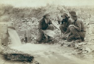 金の洗浄とパンニング、ロッカービル、1889年 作： John C. H. Grabill