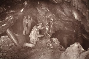 Heave, looking east, Blue Hills mine, illustration from 